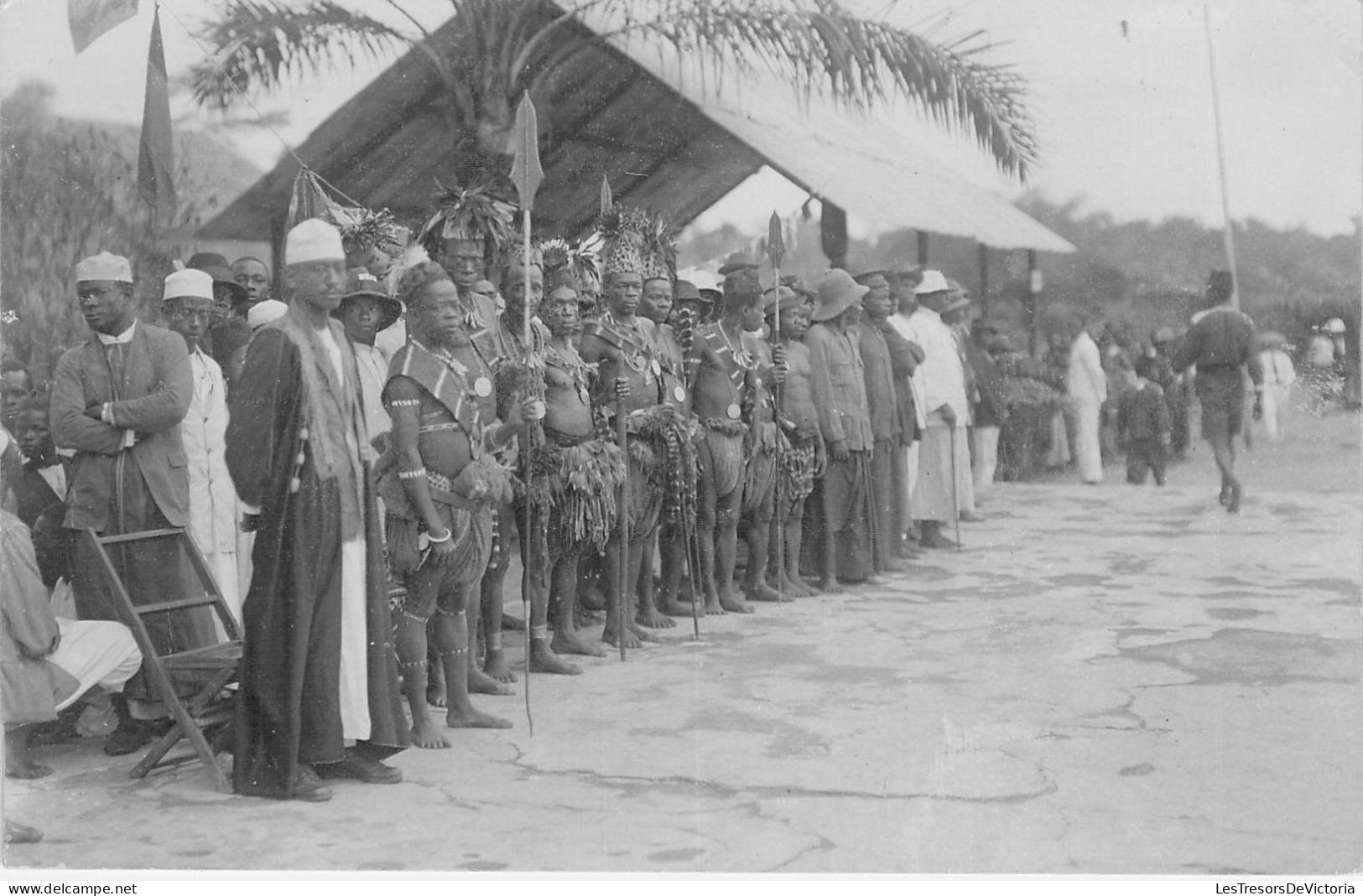 Congo Belge - Indigènes Rassemblés Pour La Venue Du Duc De Brabant - Carte Photo -  Carte Postale Ancienne - Congo Belga