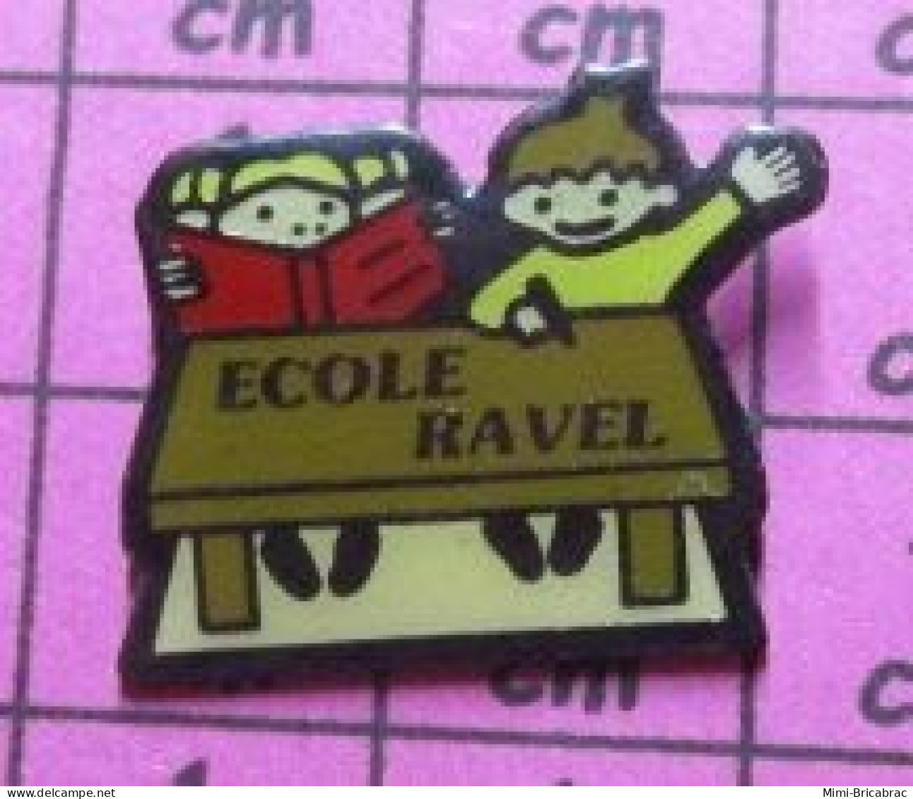 720 Pin's Pins / Beau Et Rare / ADMINISTRATIONS / ECOLIERS TABLE ECOLE RAVEL - Segeln