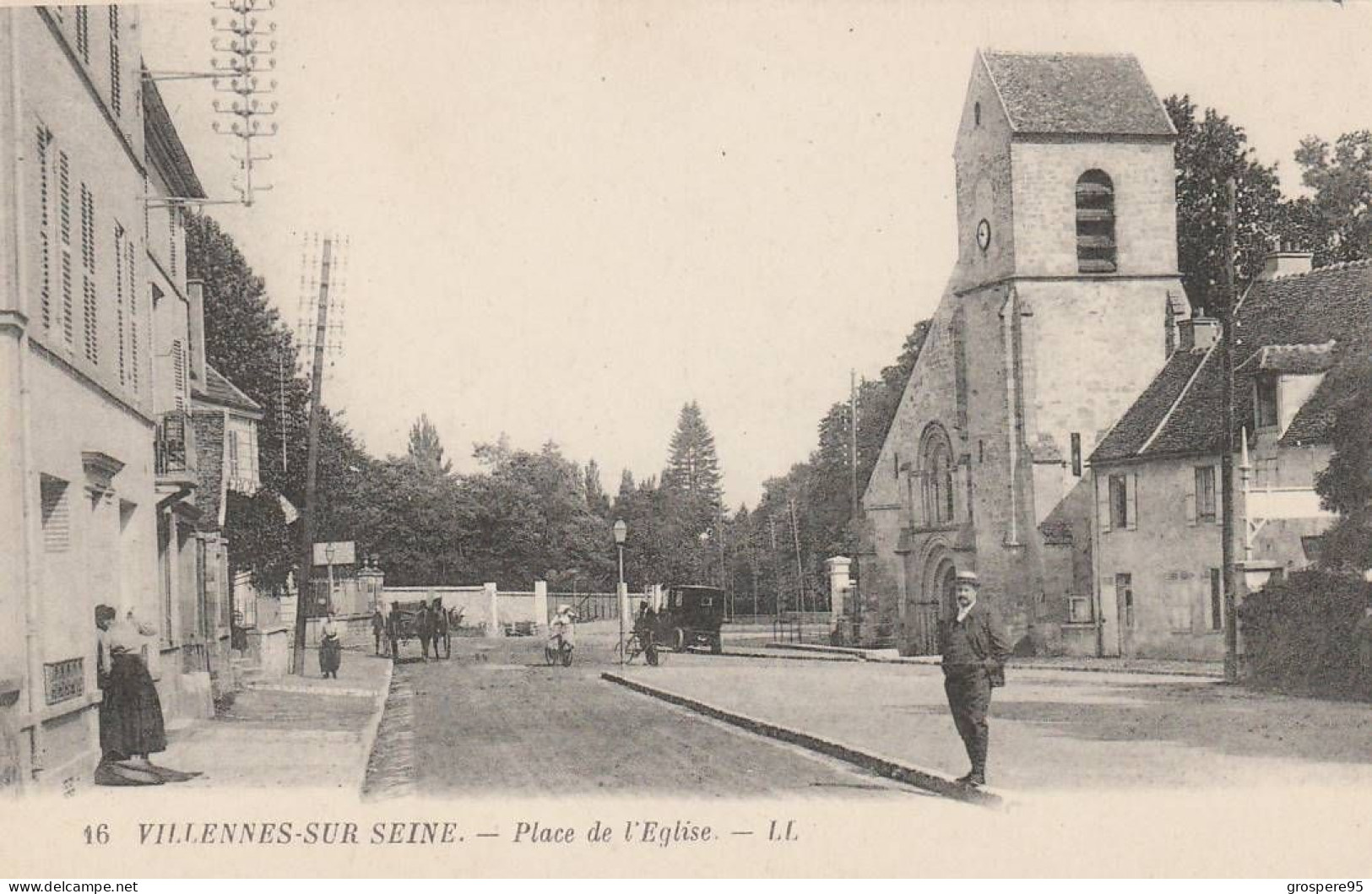 VILLENNES SUR SEINE PLACE DE L'EGLISE PEU COURANTE - Villennes-sur-Seine