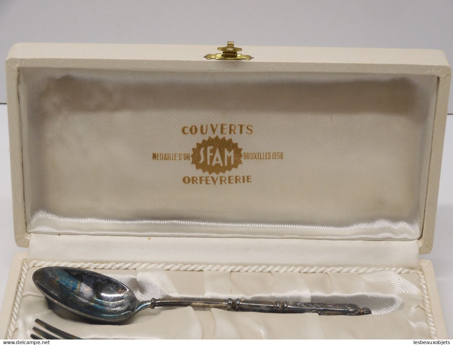 -COFFRET COUVERTS ENFANT METAL BLANC SFAM MEDAILLE D'OR BRUXELLES 1958    E - Autres & Non Classés