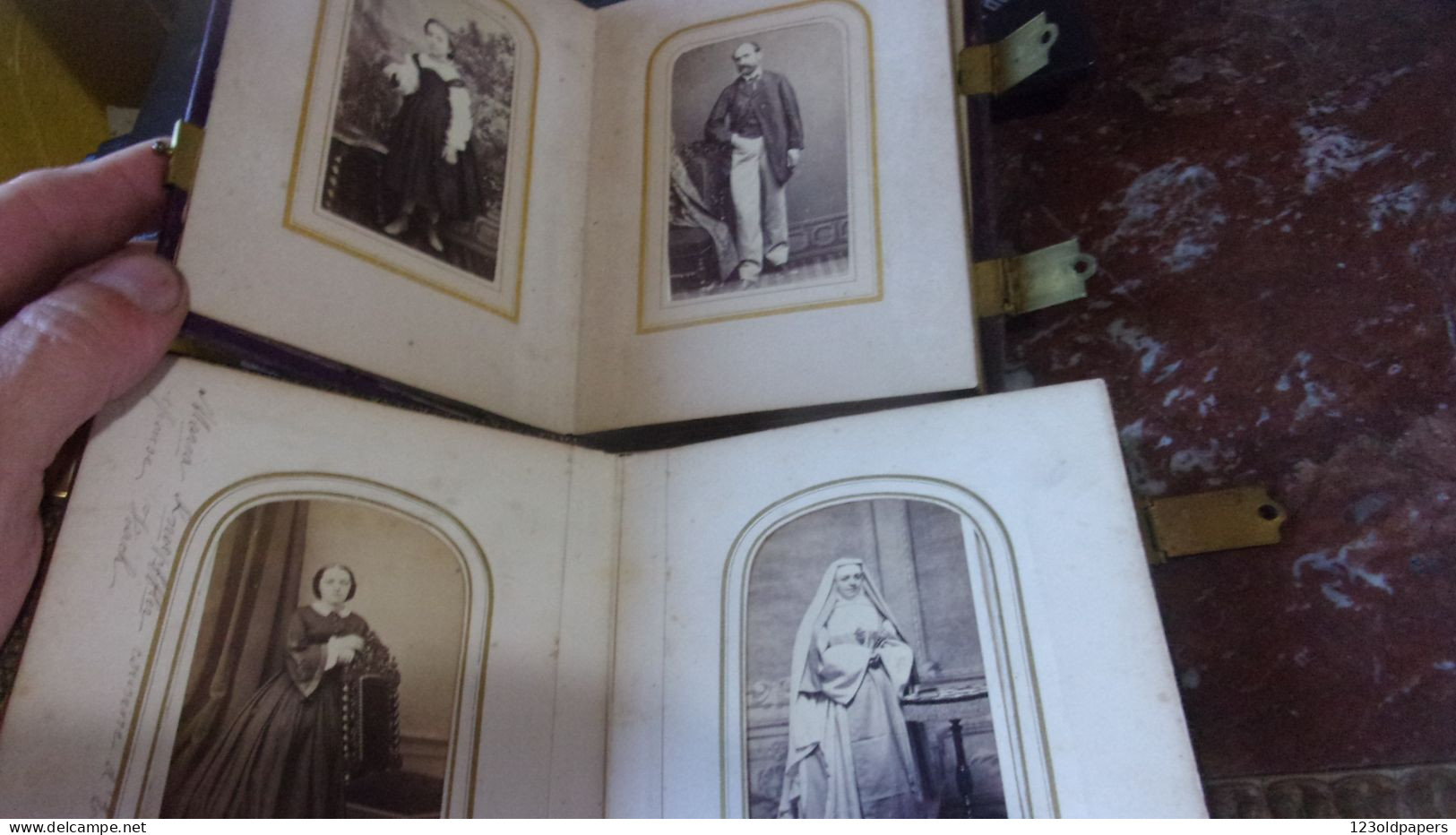 LOT DE 2 ALBUMS CDV COMPLET BON ETAT SECOND EMPIRE FAMILLE SCHRAMM FEMME ROBE RELIGIEUX NOMMEES GENEALOGIE - Non Classés