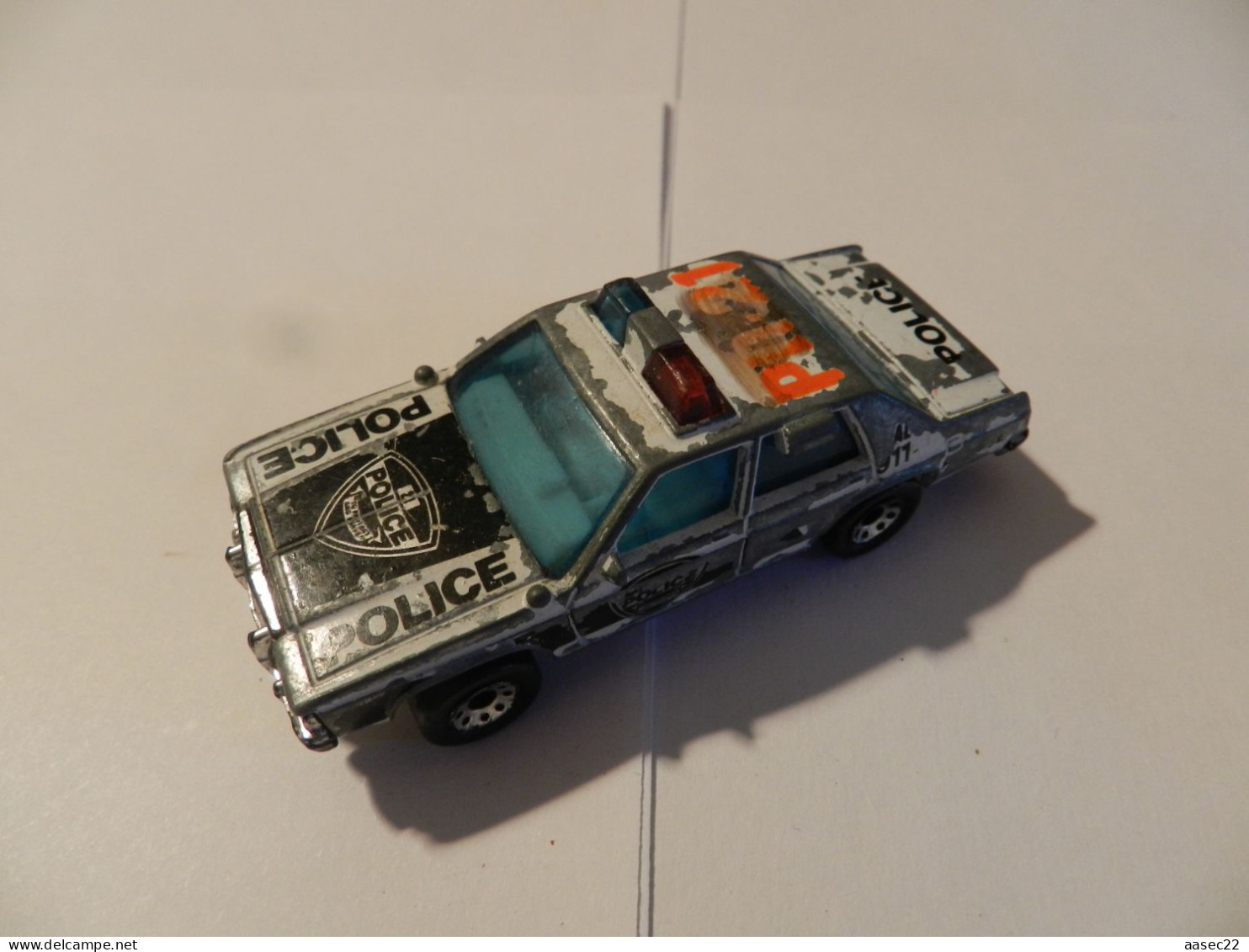 Matchbox 1987 Ford LTD      *** 11018 *** - Matchbox (Lesney)