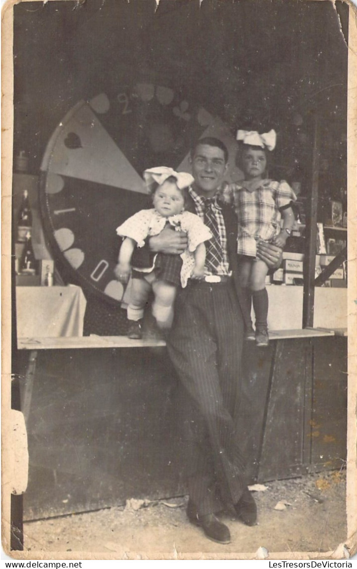 Fête Forraine - Carte Photo - Henri Bonnet - Homme Avec Deux Enfants -  Carte Postale Ancienne - Circus