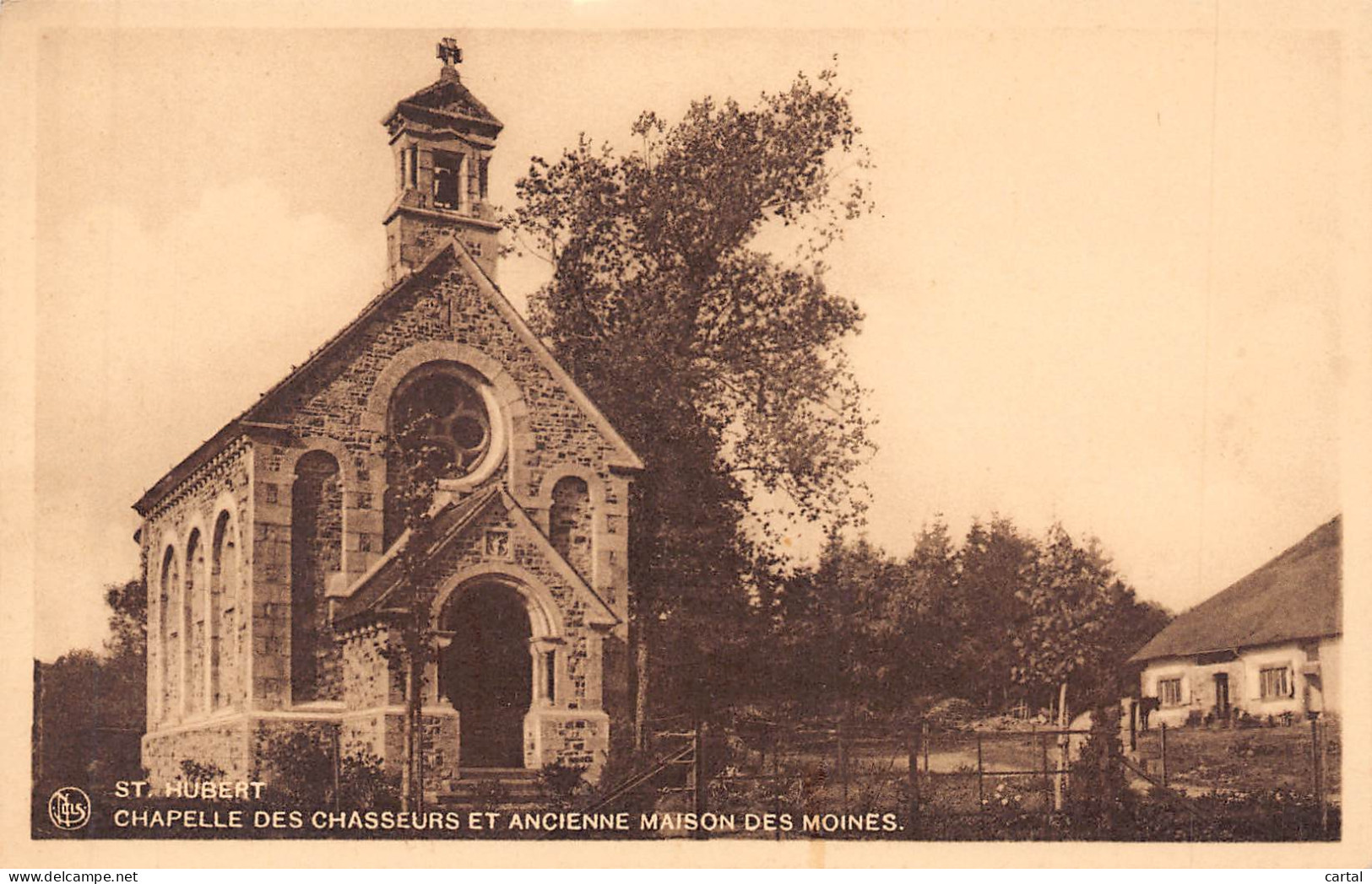 ST-HUBERT - Chapelle Des Chasseurs Et Ancienne Maison Des Moines. - Saint-Hubert