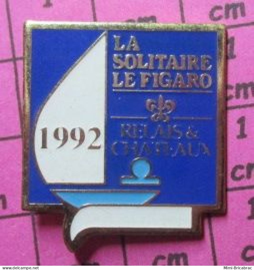 220 Pin's Pins / Beau Et Rare / SPORTS / BATEAU VOILE VOILIER SOLITAIRE DU FIGARO 1992 RELAIS & CHATEAUX Variante Foncée - Sailing, Yachting