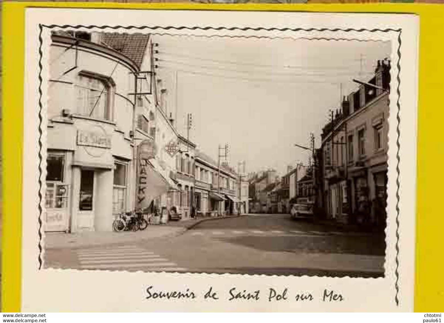 Souvenir De SAINT POL Sur MER :Serie 472  Rue Mobylette Et Solex Pres De La Porte Du Café - Saint Pol Sur Mer