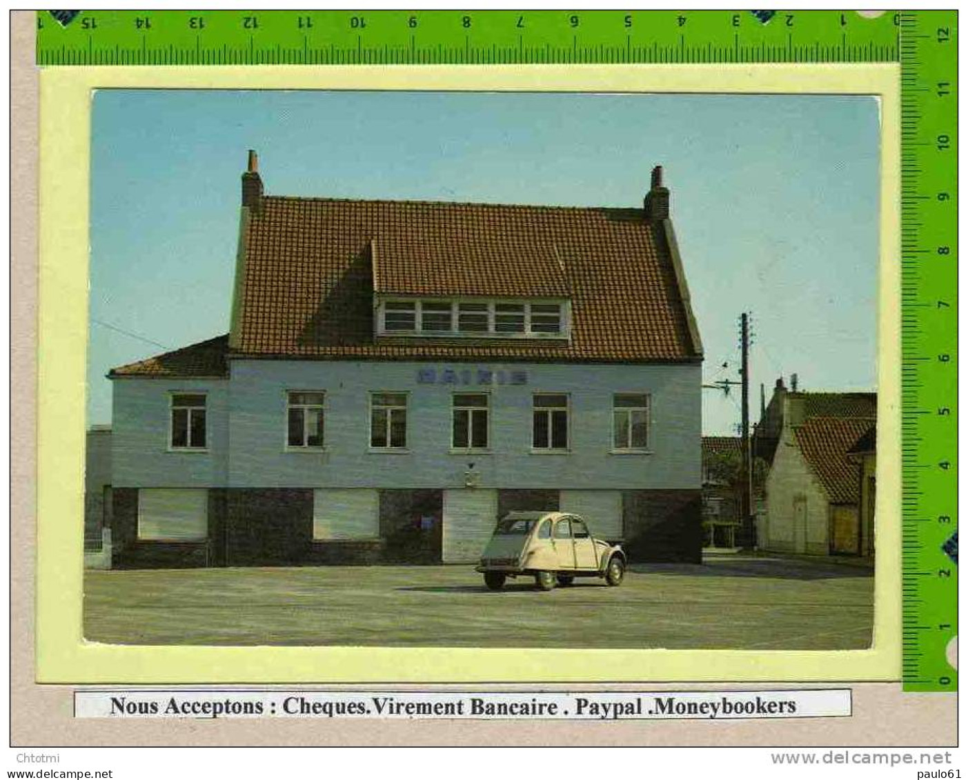 OYE PLAGE :  La Mairie La Place Avec 2 CV - Oye Plage