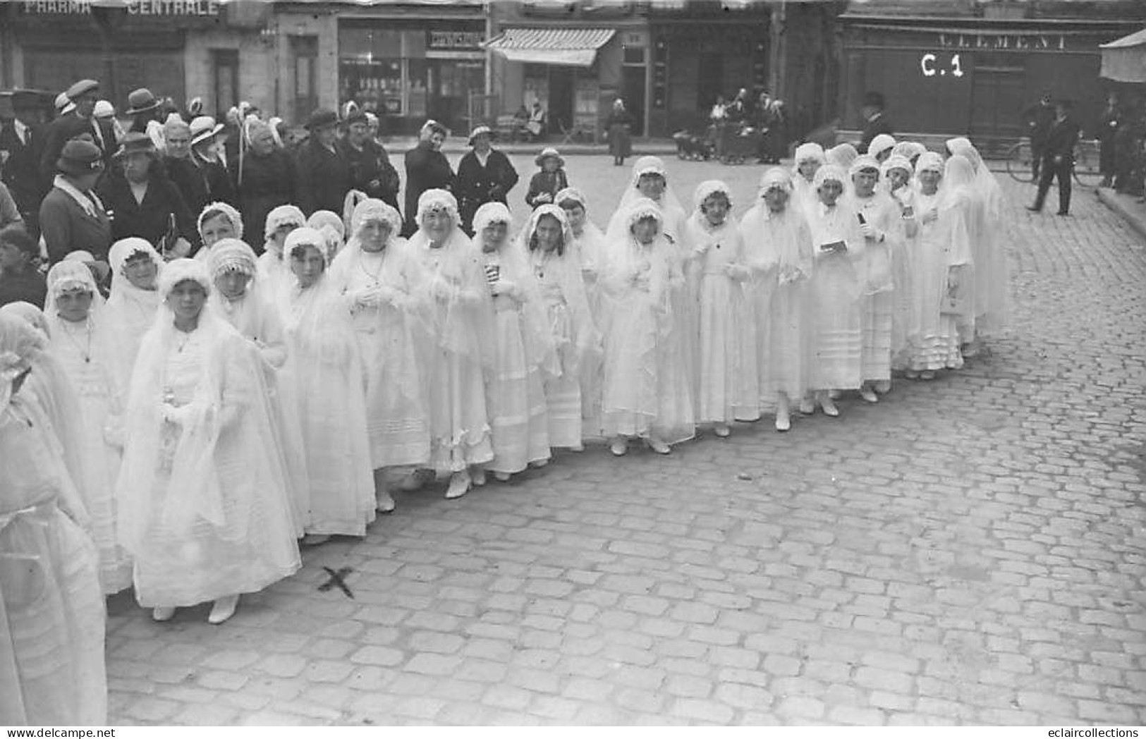 Quimper       29         Joli Lot De 14 Cartes Photo De La Fête Dieu 1925-30 Dans Différentes Rues      (voir Scan) - Quimper