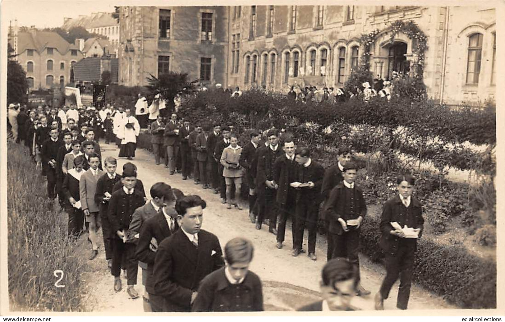 Quimper       29         Joli lot de 14 cartes photo de la Fête Dieu 1925-30 dans différentes rues      (voir scan)