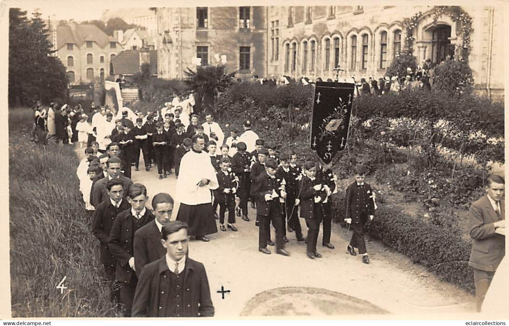 Quimper       29         Joli lot de 14 cartes photo de la Fête Dieu 1925-30 dans différentes rues      (voir scan)