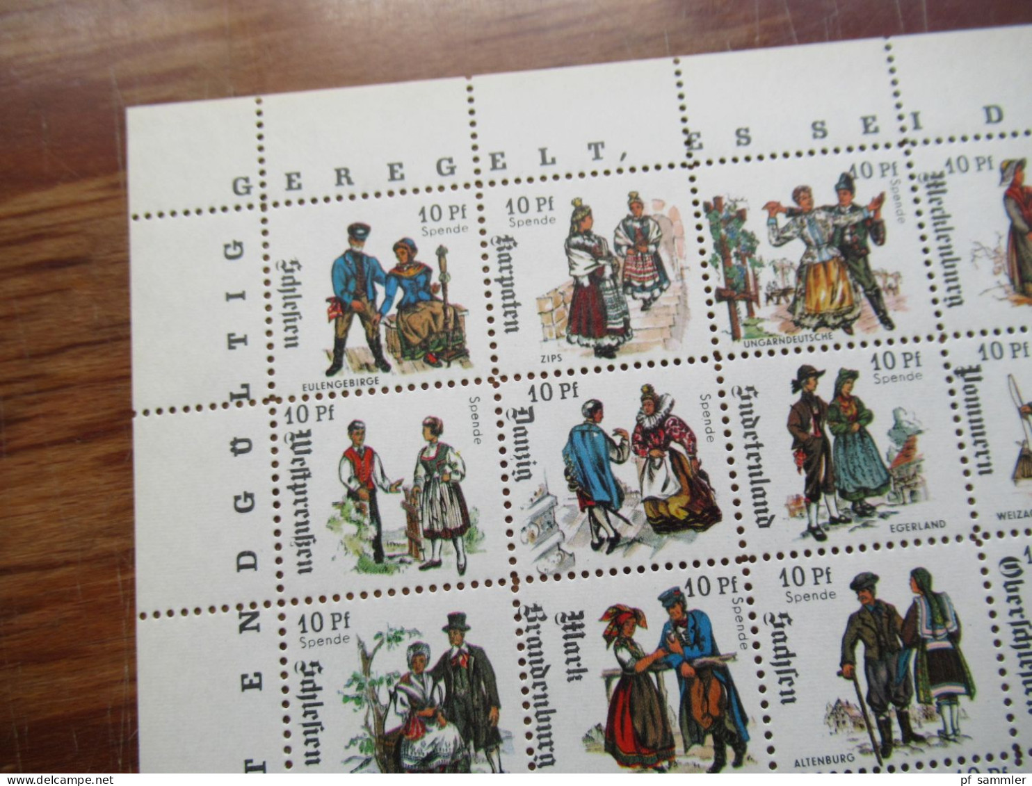 Spendenmarken Um 1950 Volkstrachen Deutscher Ostgebiete / östliche Regionen 4x Kompletter 25er Bogen! 10 PF Spende - Costumes