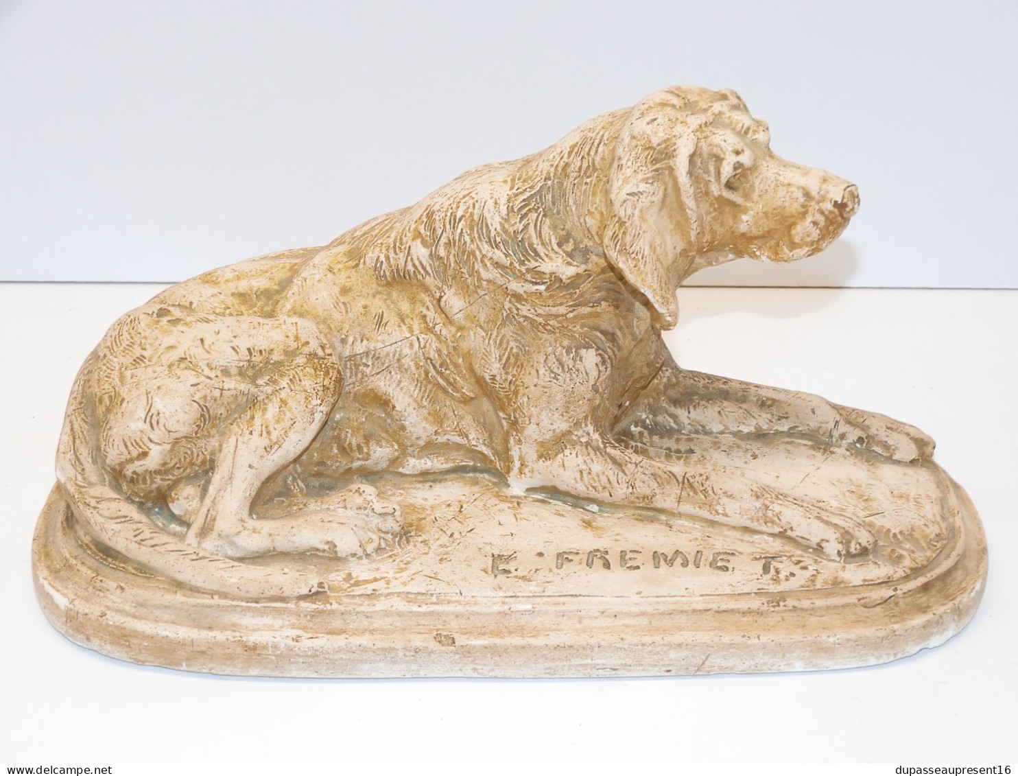 -EMMANUEL FREMIET RARE ANCIEN SUJET CHIEN ALLONGE COLLECTION NO BRONZE E - Escayola