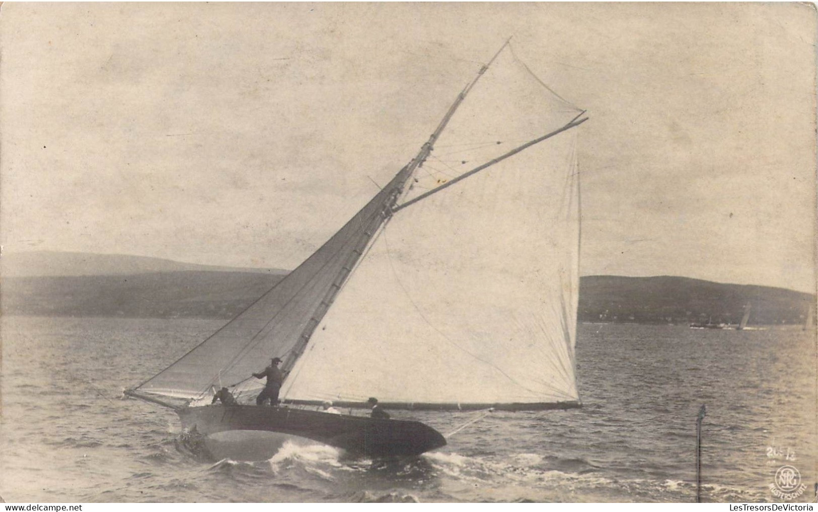 TRANSPORTS - VOILIERS - Voilier En Mer Avec Son équipage - Carte Postale Ancienne - Segelboote