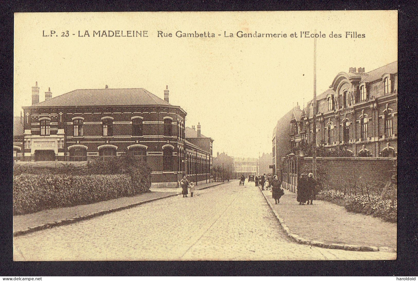 CPA 59 - LA MADELEINE - L.P.23 - RUE GAMBETTA - LA GENDARMERIE ET L'ECOLE DES FILLES - La Madeleine