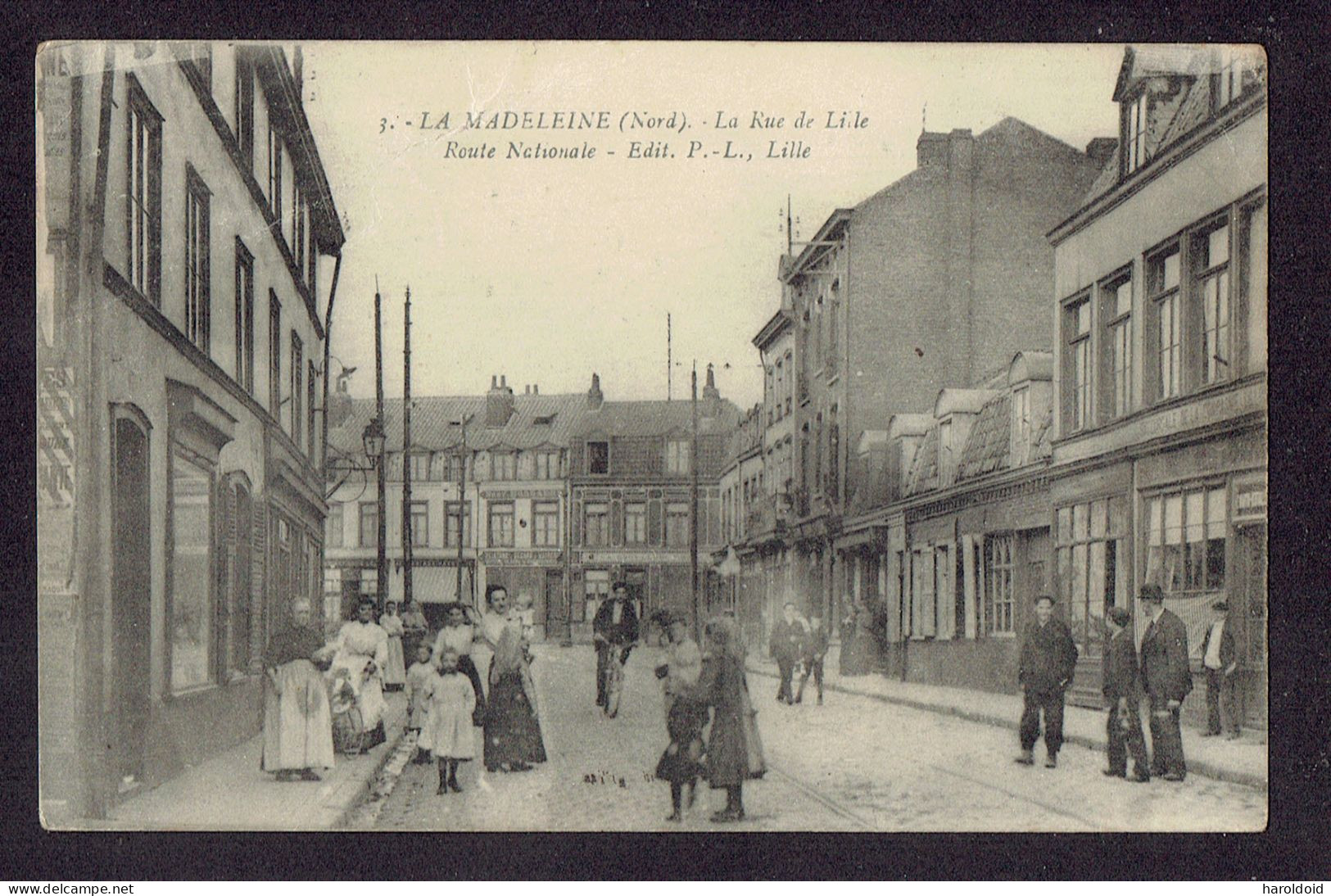 CPA 59 - LA MADELEINE - 3 LA RUE DE LILLE - ROUTE NATIONALE - PLI HAUT GAUCHE - La Madeleine