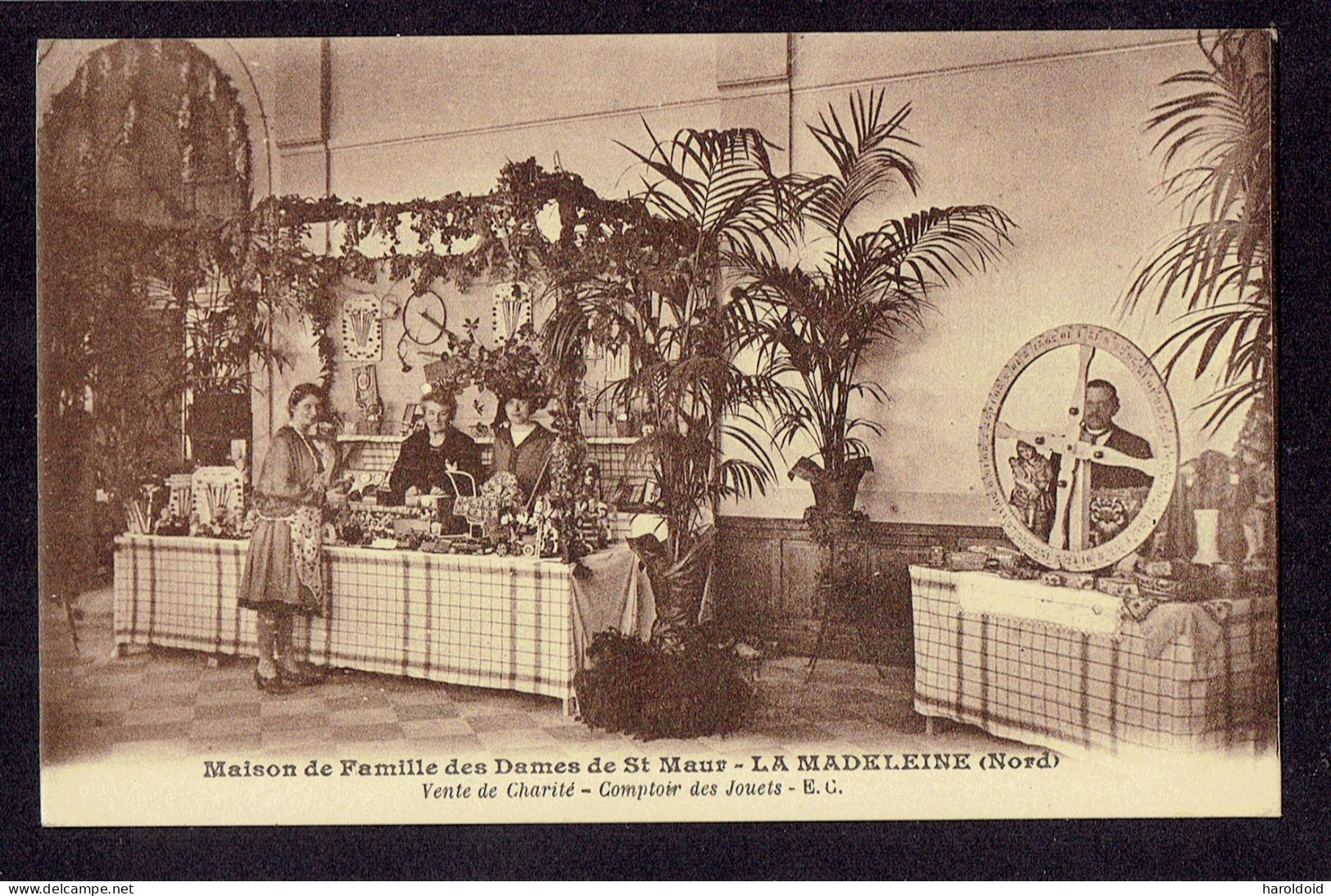 CPA 59 - LA MADELEINE - MAISON DE FAMILLE DES DAMES DE ST MAUR - VENTE DE CHARITE - COMPTOIR DES JOUETS - La Madeleine