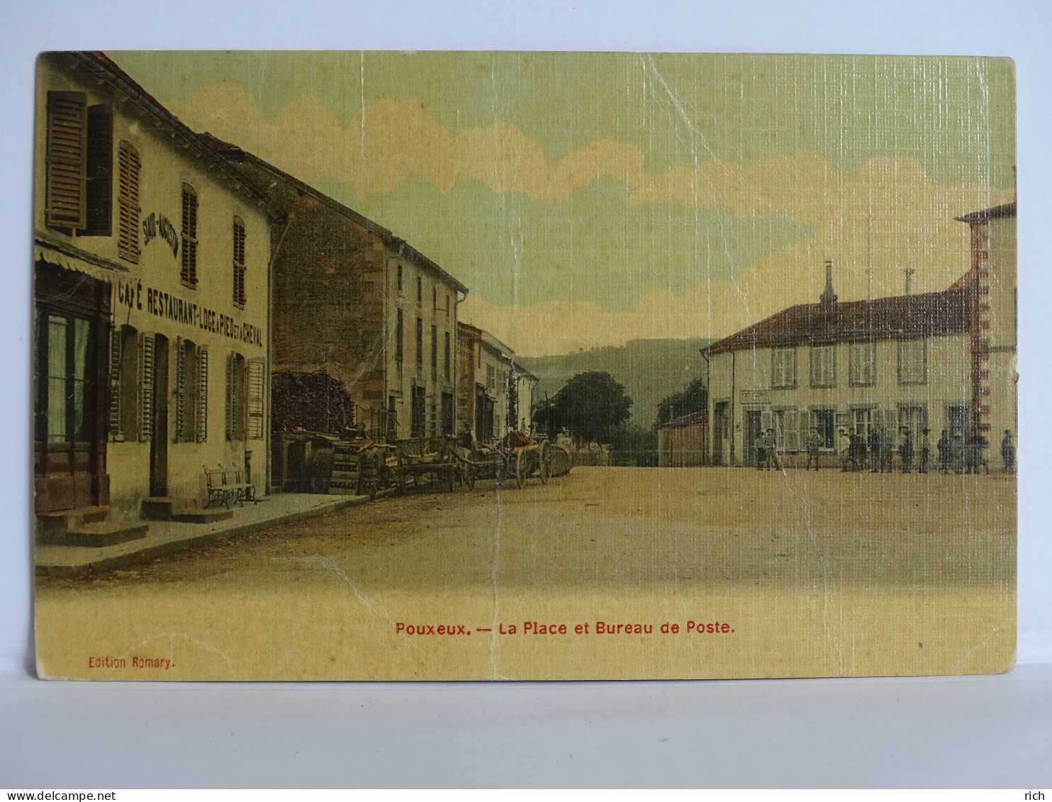 CPA 88 Vosges - Pouxeux - La Place Et Bureau De Poste - Carte Toilée - Pouxeux Eloyes