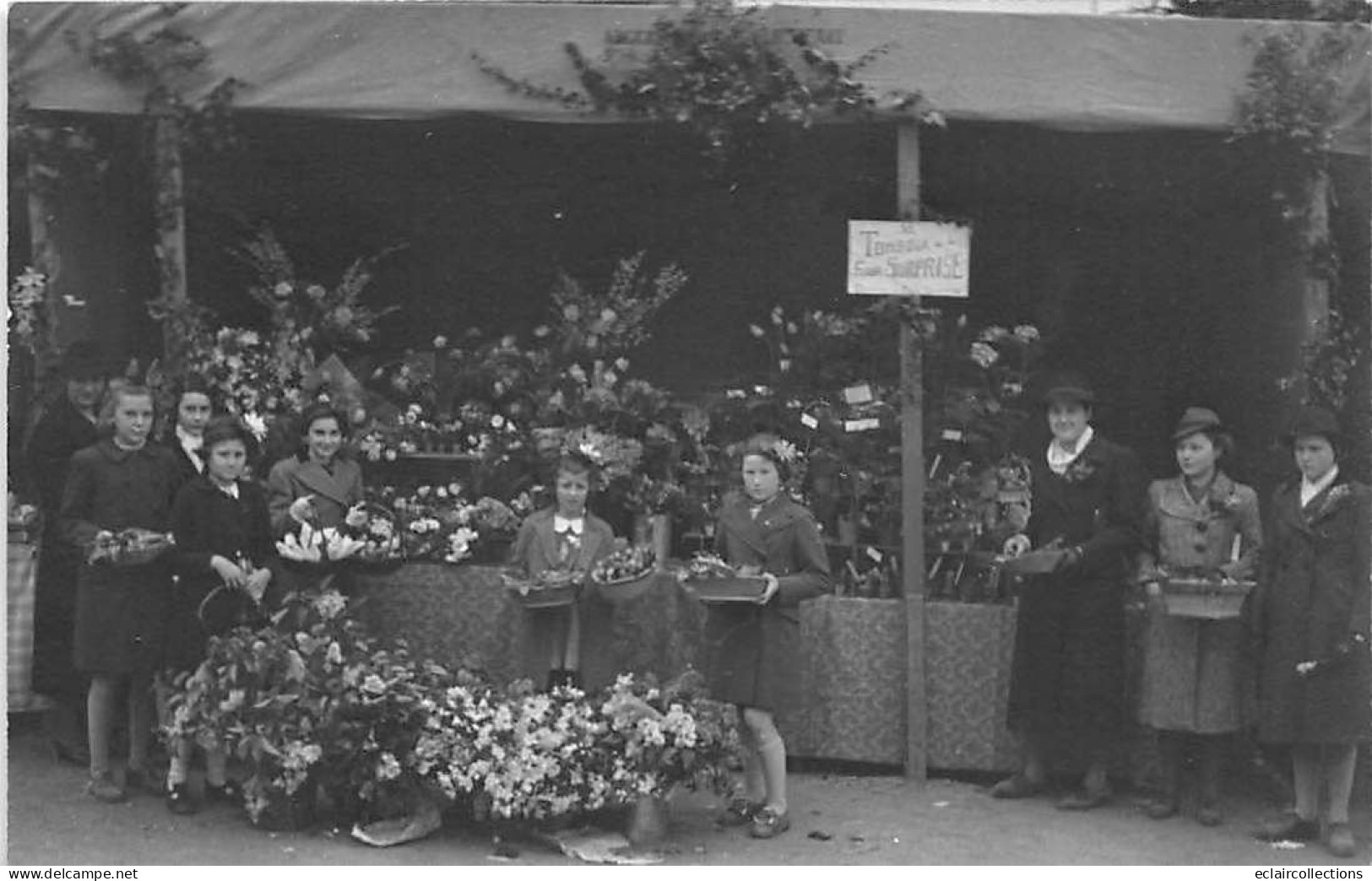 A Identifier Carte Photo Non Localisée  Tombola. Vendeuses  Fleurs .        (voir Scan) - Photographs