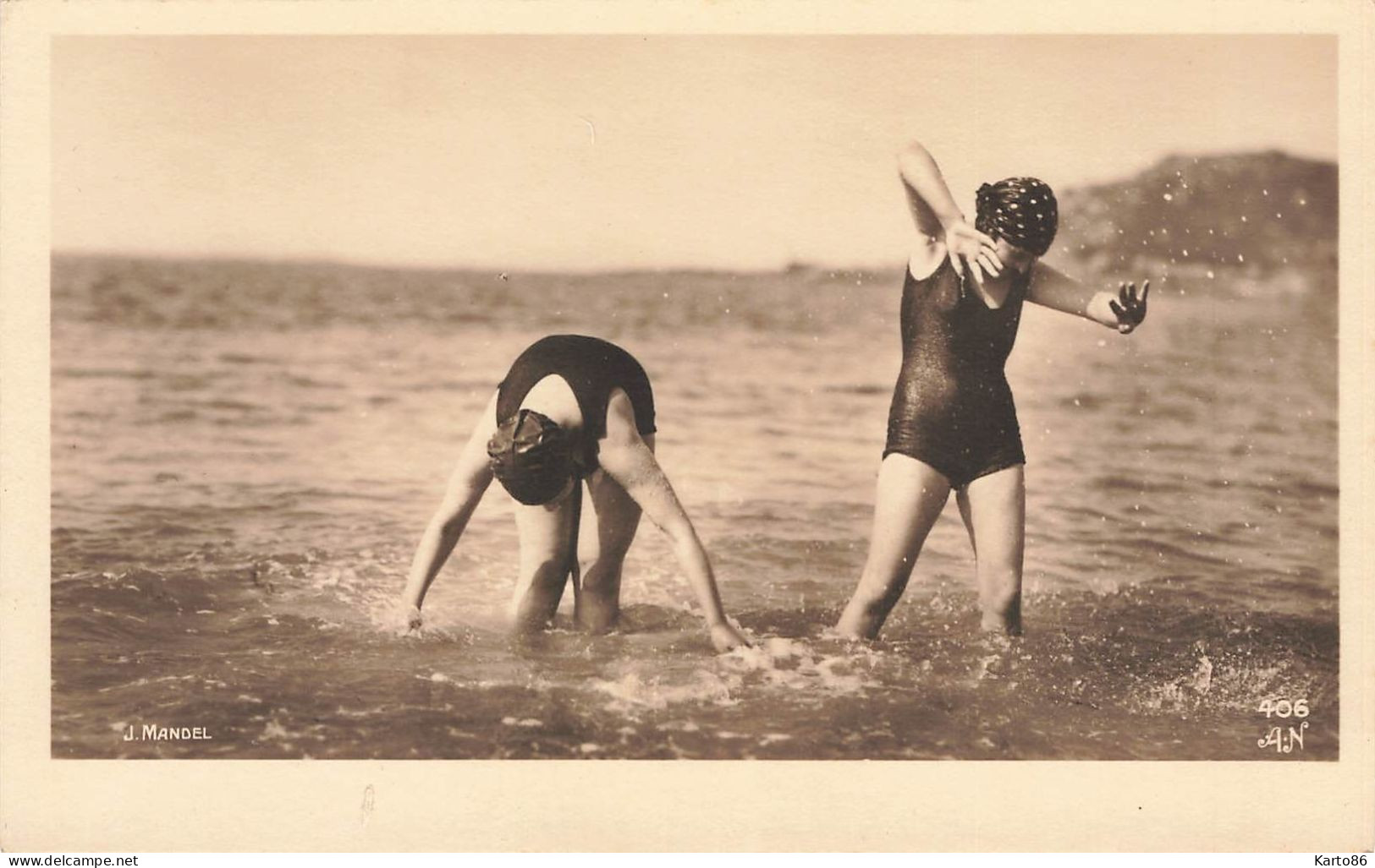 Mode Art Déco * Carte Photo * 2 Baigneuses * Maillot De Bain Bains Mer Plage Baigneuse - Mode