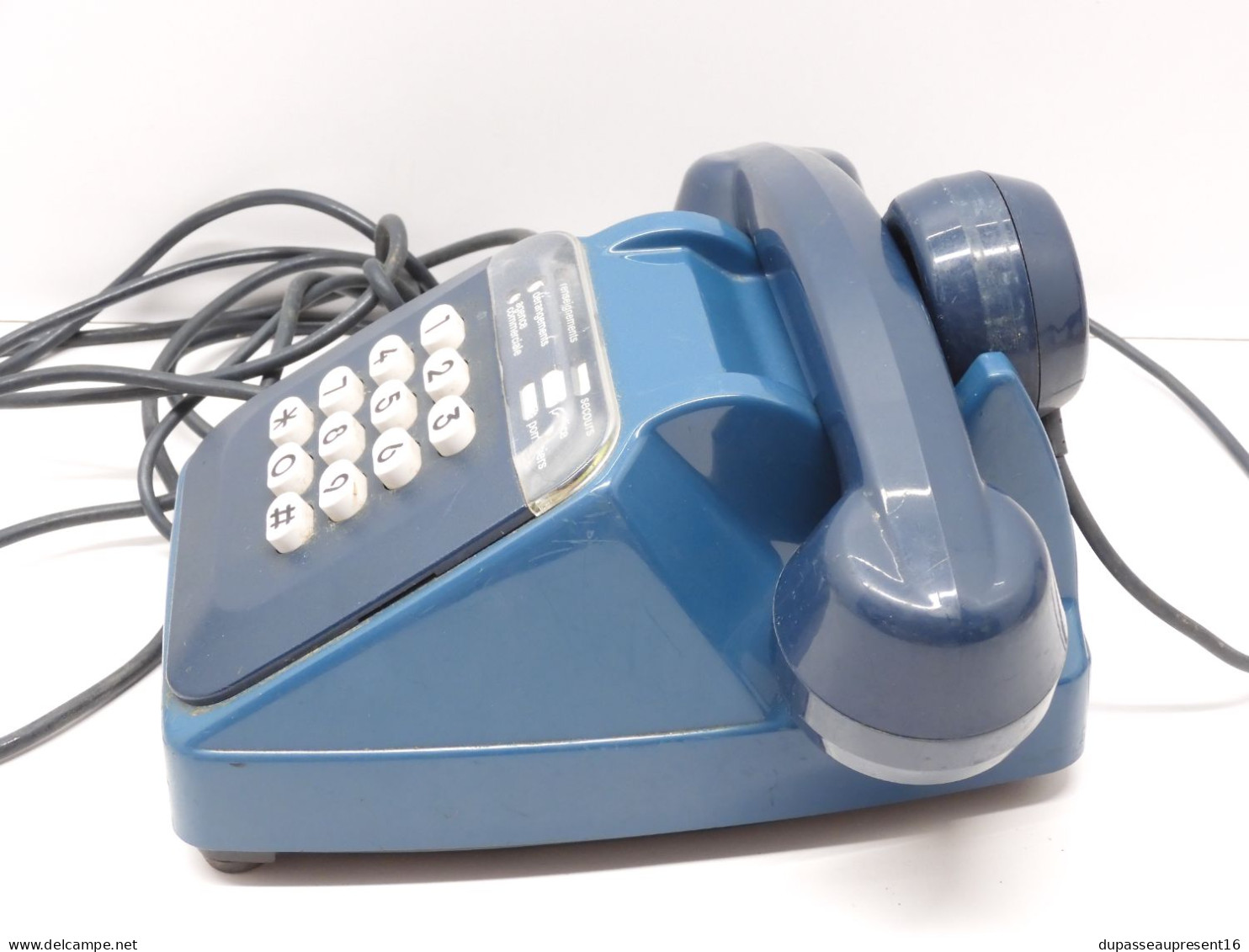 - TELEPHONE A TOUCHES VINTAGE couleur BLEUE COLLECTION DECO XXe de Grenier    E