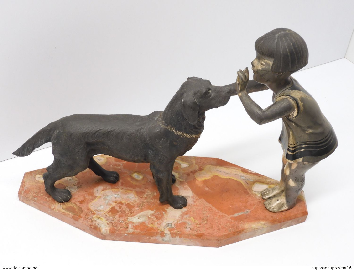 -JOLI SUJET ART DECO REGULE signé P.SEGA PETITE FILLE & SON CHIEN sur MARBRE   E