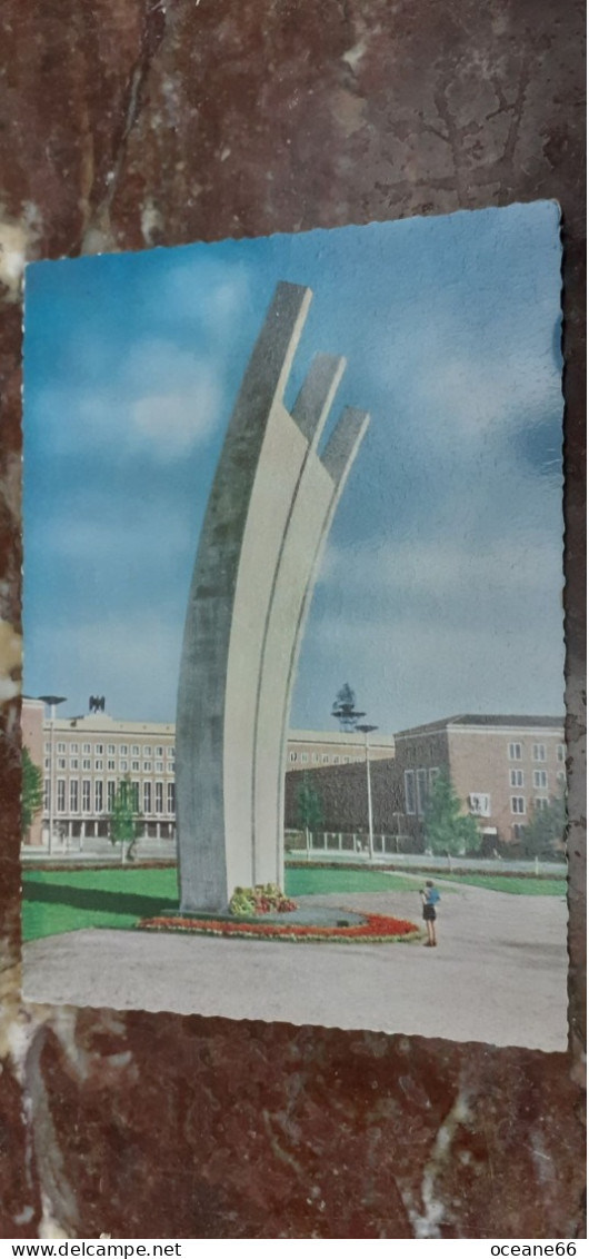 D- Berlin Luftbrücken Denkmal Flughafen Tempelhof - Tempelhof