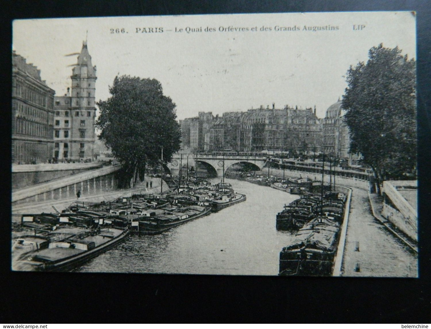 PARIS          LE QUAI DES ORFEVRES ET LES GRANDS AUGUSTINS - Non Classés