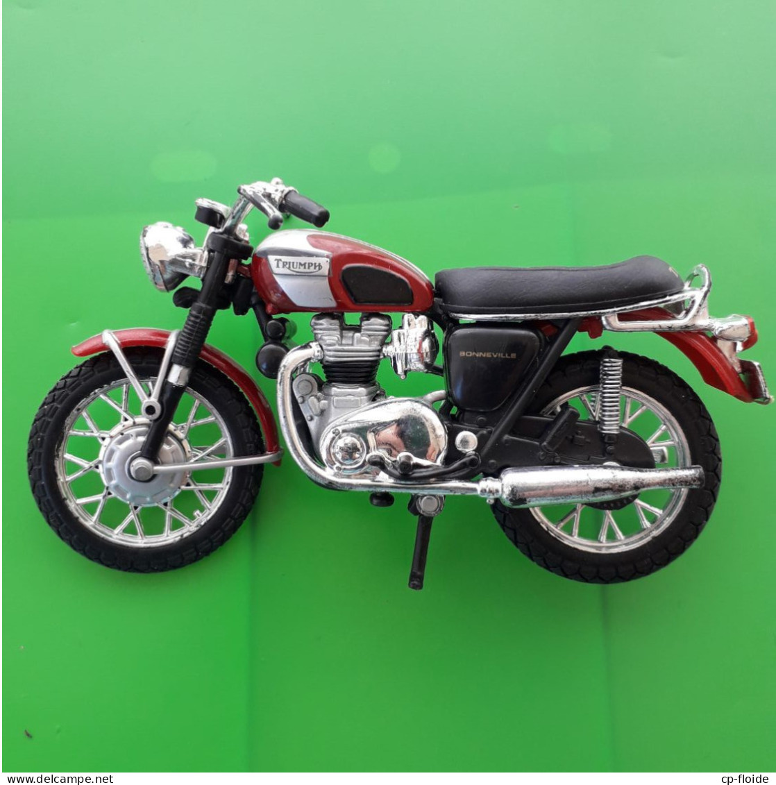 JOUET . MOTO . MAISTO . TRIUMPH 650 T BONNEVILLE - Réf. N°180J - - Motorräder