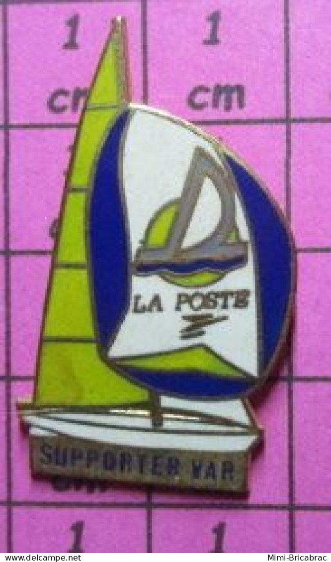 220 Pin's Pins / Beau Et Rare / SPORTS / VOILE VOILIER LA POSTE SUPPORTER VAR - Sailing, Yachting