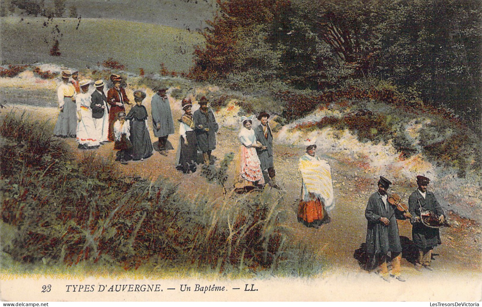 FOLKLORE - Types D'Auvergne - Un Baptême - Carte Postale Ancienne - Costumes