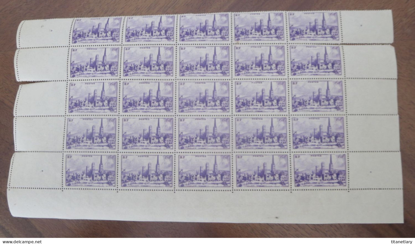 ROUEN - Au Profit De L'Entraide Française - 2 Fr + 2 Fr - Planche De 25 Timbres FRANCE / 1945 / Y&T N° 745 - Autres & Non Classés