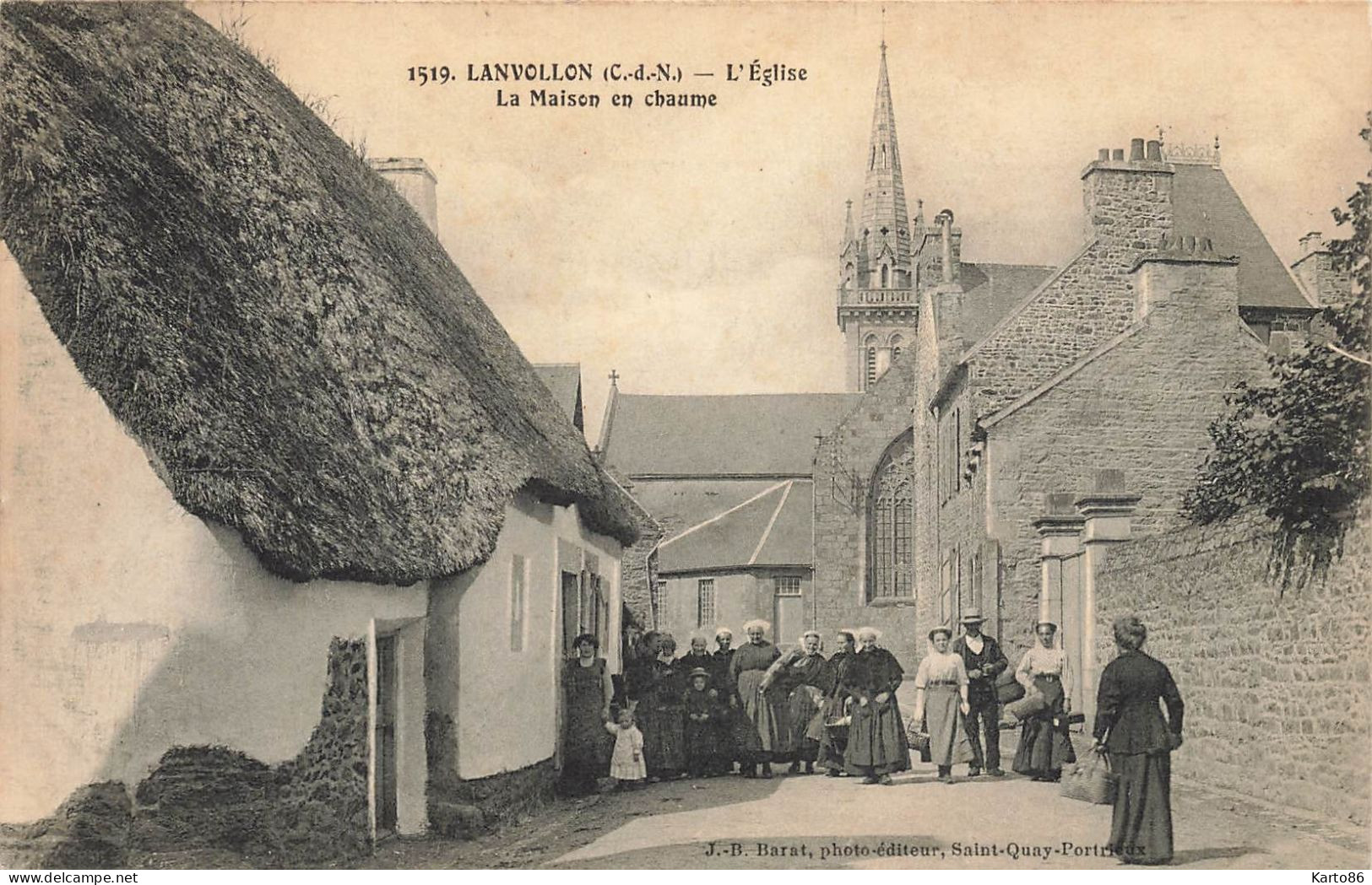 Lanvollon * Rue , La Maison De Chaume Et L'église Du Village * Enfants Villageois - Lanvollon