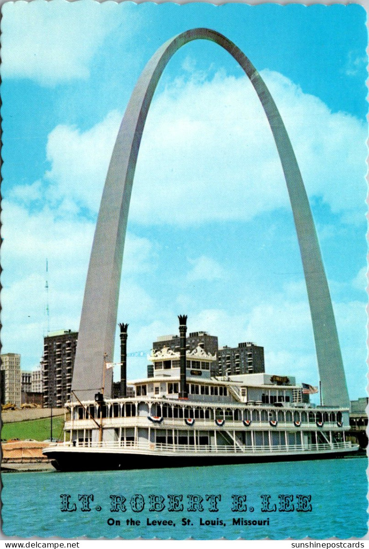 Missouri St Louis Gateway Arch And Robert E Lee Riverboat Restaurant - St Louis – Missouri