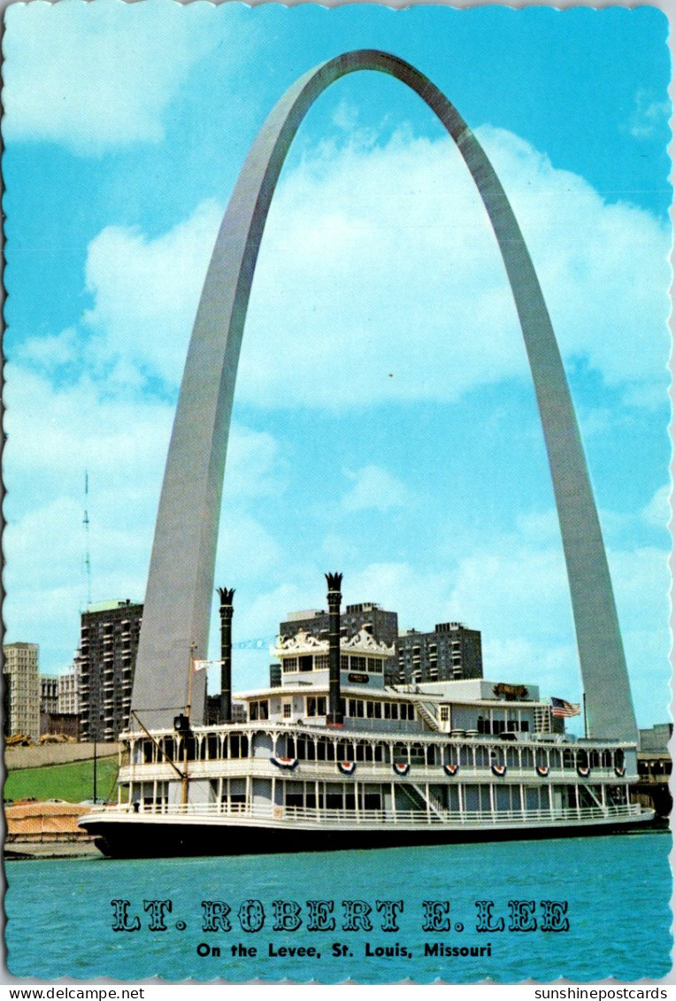 Missouri St Louis Gateway Arch And Robert E Lee Riverboat Restaurant - St Louis – Missouri