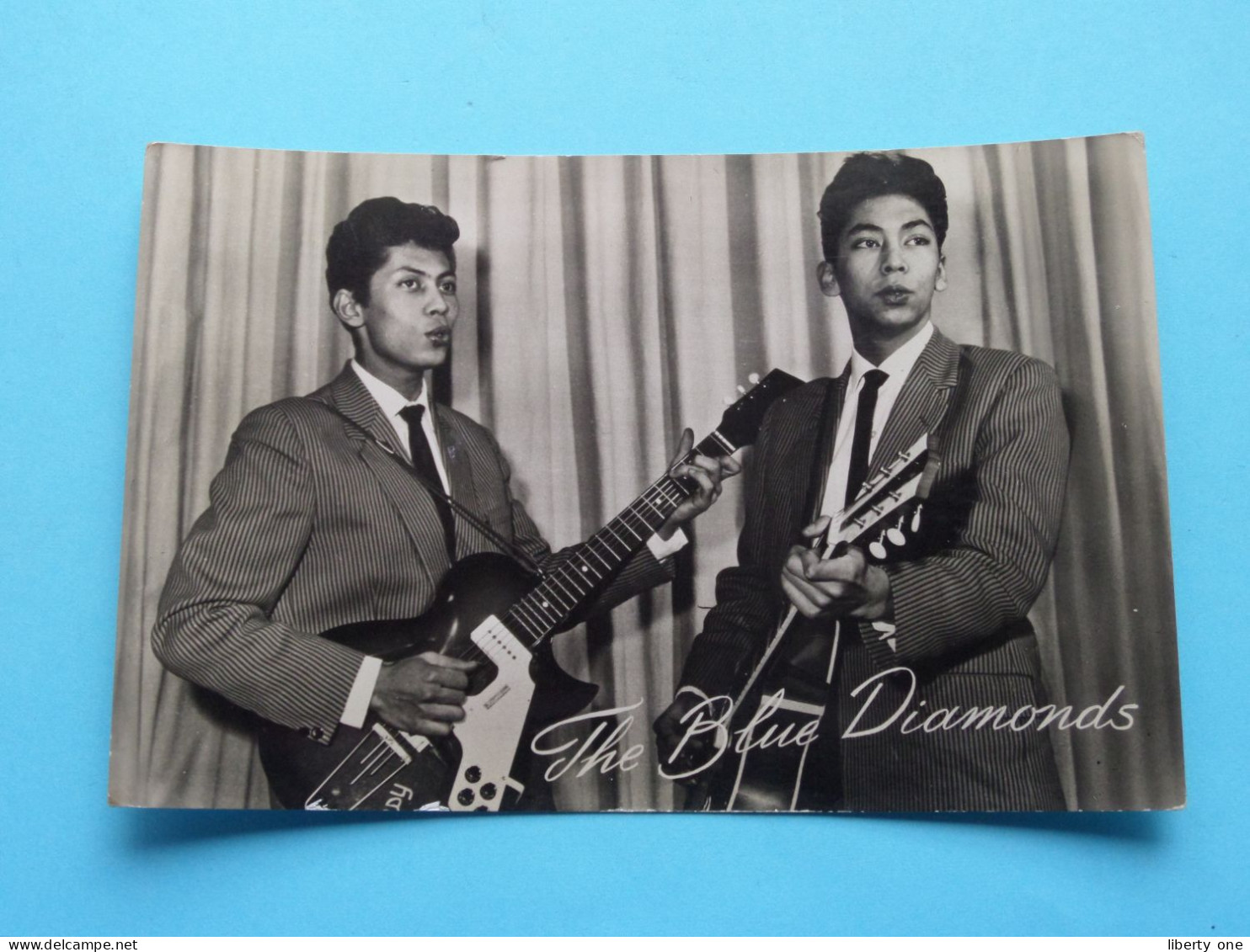 The BLUE DIAMONDS ( Uitgave TAKKEN / N° AX 4234 ) Anno 19?? ( Zie SCANS ) ! - Cantantes Y Músicos