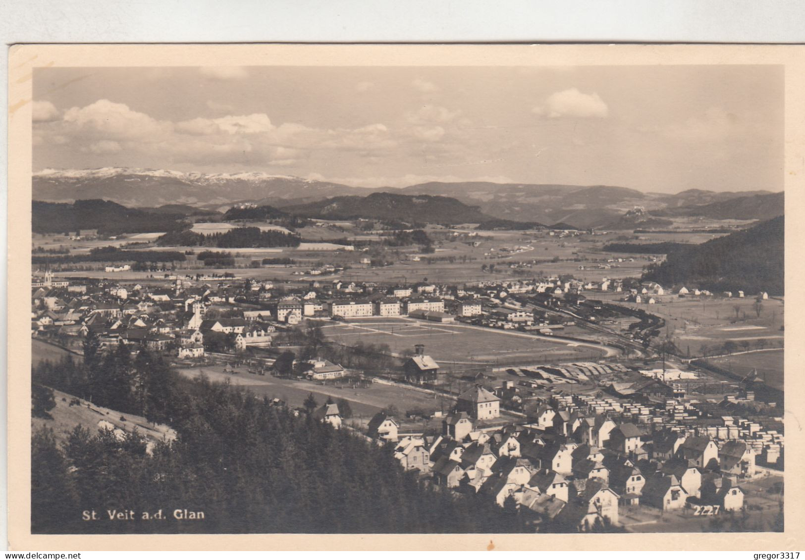 D2260) ST. VEIT A. GLAN - Bäume U. Häuser Vorne Mit Blic über Wiesen Zur Stadt 1941 - St. Veit An Der Glan