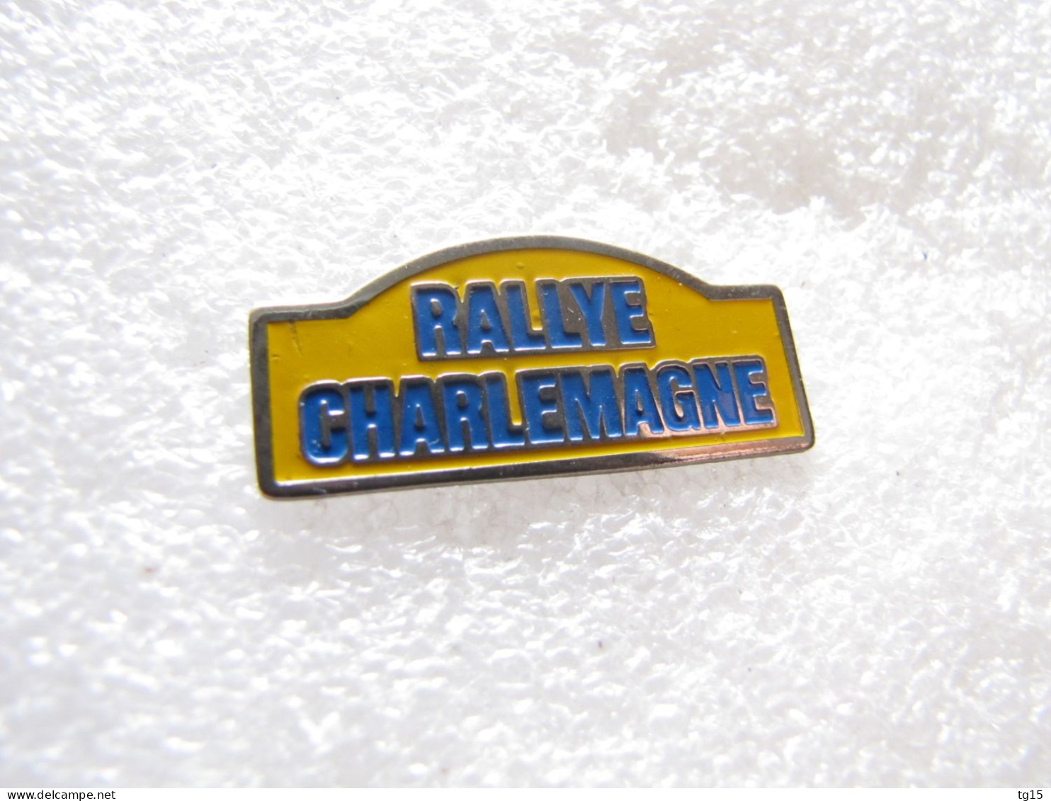 PIN'S    RALLYE  CHARLEMAGNE   LOGO MOTIV - Rally