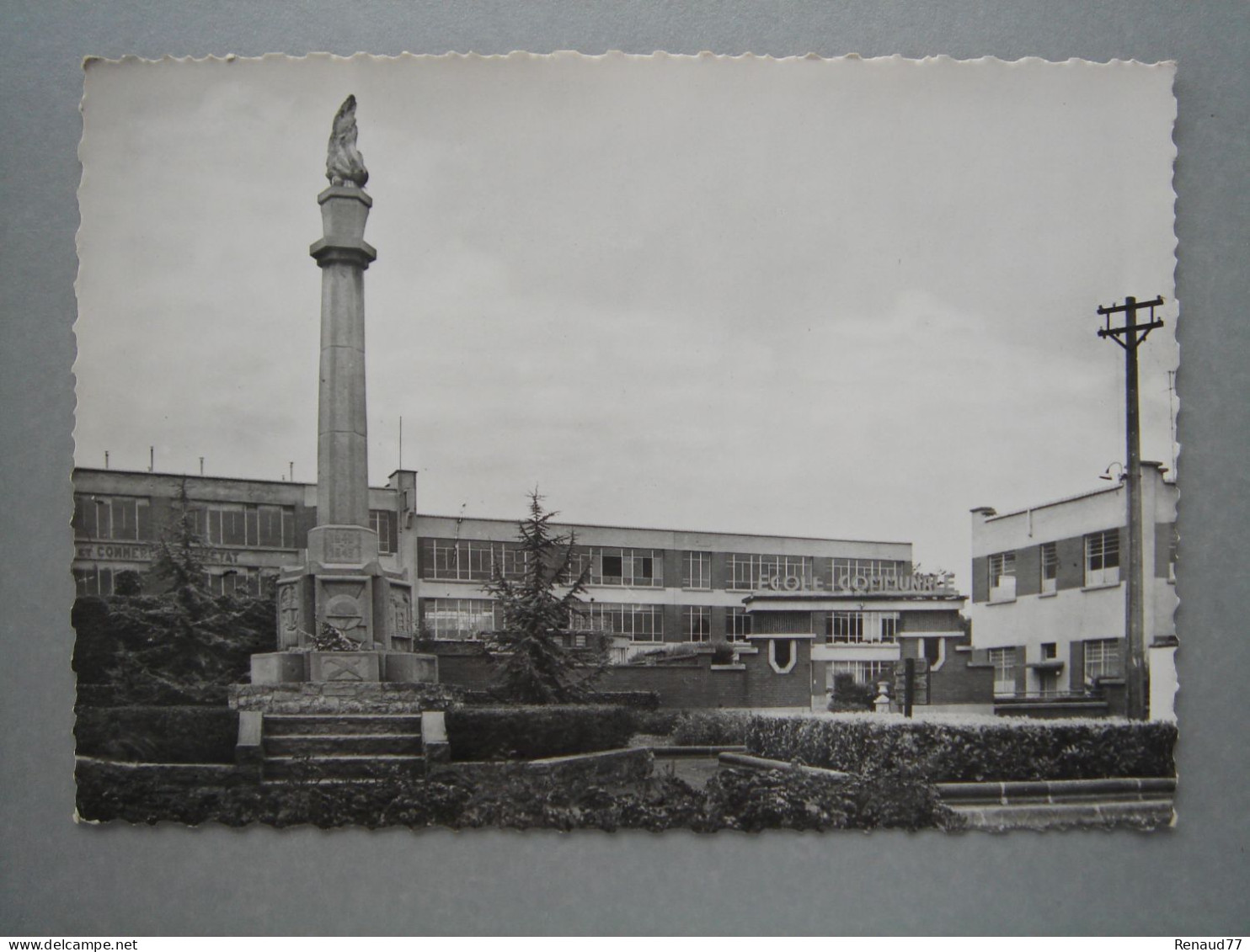 Frameries - Monument Aux Morts Déportés - Ecole Communale - Frameries