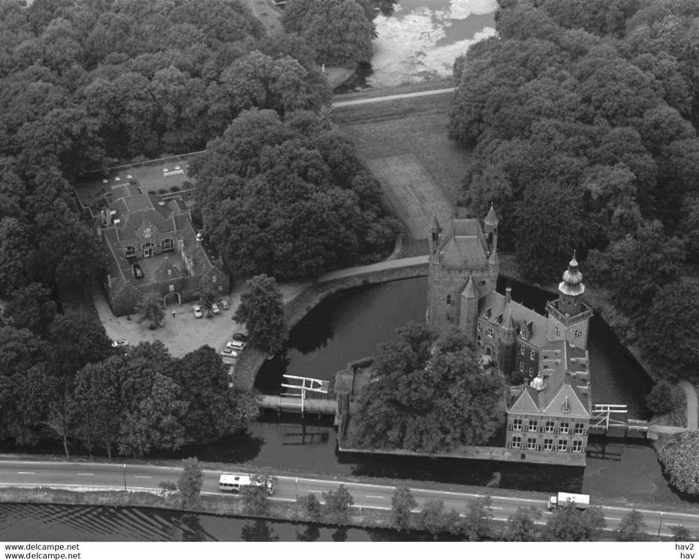 Breukelen, Nijenrode, Luchtfoto LF601 - Breukelen