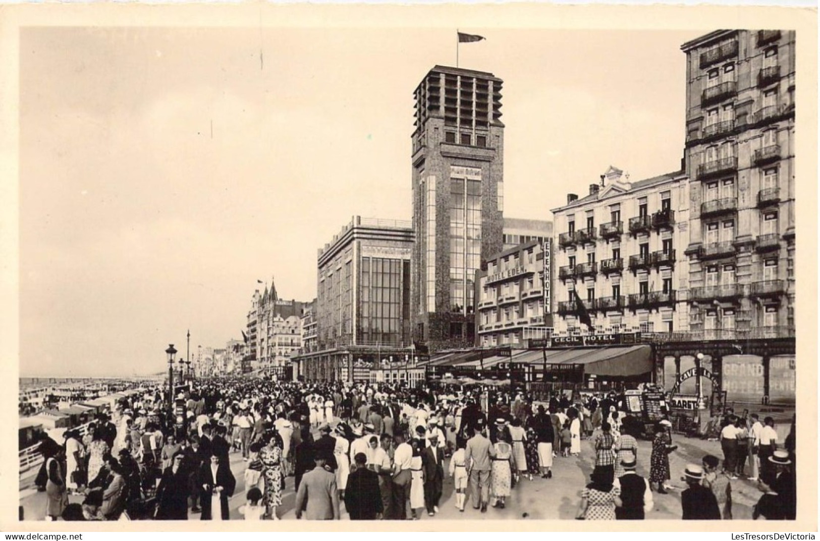 BELGIQUE - BLANKENBERGHE - La Digue Vers Le Casino - Carte Postale Ancienne - Blankenberge