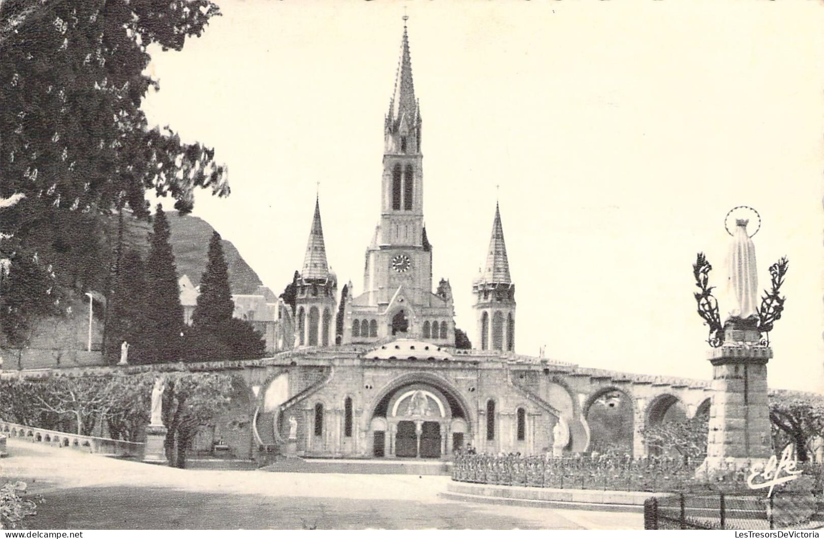 CPA - France - 65 - LOURDES - L'esplanade Et La Basilique - Carte Postale Ancienne - Lourdes