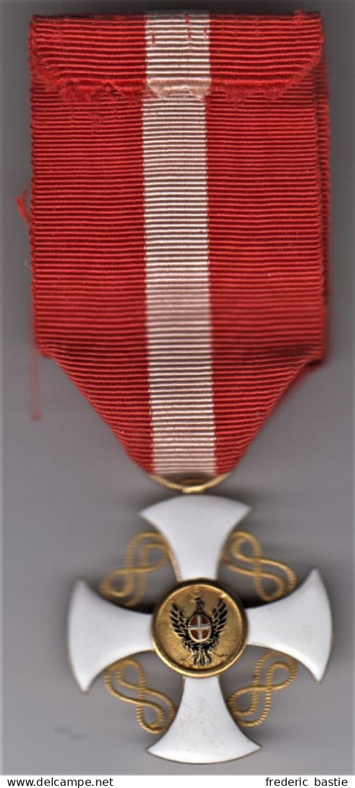 ITALIE - Médaille En Or De L'Ordre De La Couronne En état SUP - Otros & Sin Clasificación