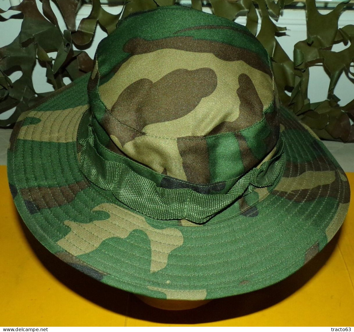 CHAPEAU DE BROUSSE AVEC CAMOUFLAGE DE TYPE AMERICAIN  ,TAILLE LARGE SOIT 60  , NEUF  . VOIR PHOTOS . POUR TOUT RENSEIGNE - Equipement