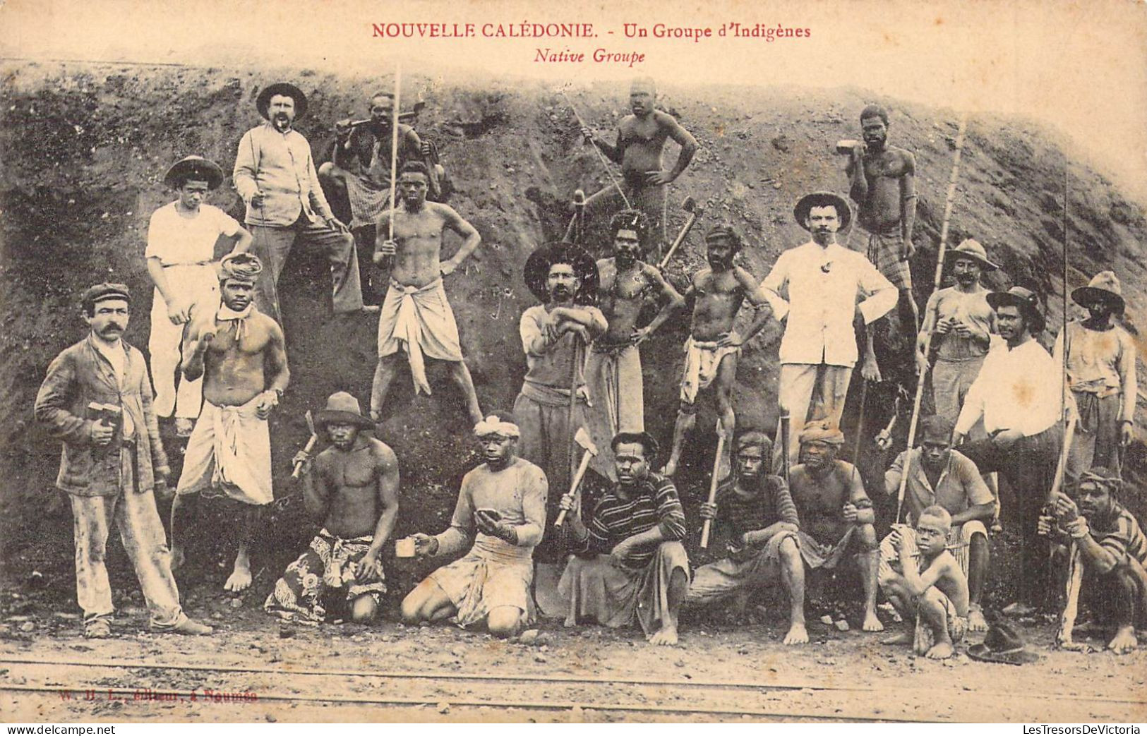 FRANCE - NOUVELLE CALEDONIE - Un Groupe D'Indigènes - Editeur W H L - Carte Postale Ancienne - Nouvelle Calédonie