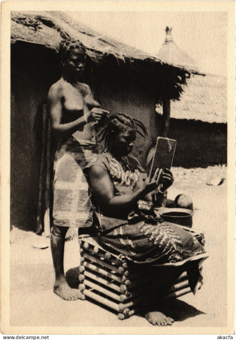 PC TOGO, NATIVE HAIRDRESSER, Vintage Postcard (b48584) - Togo