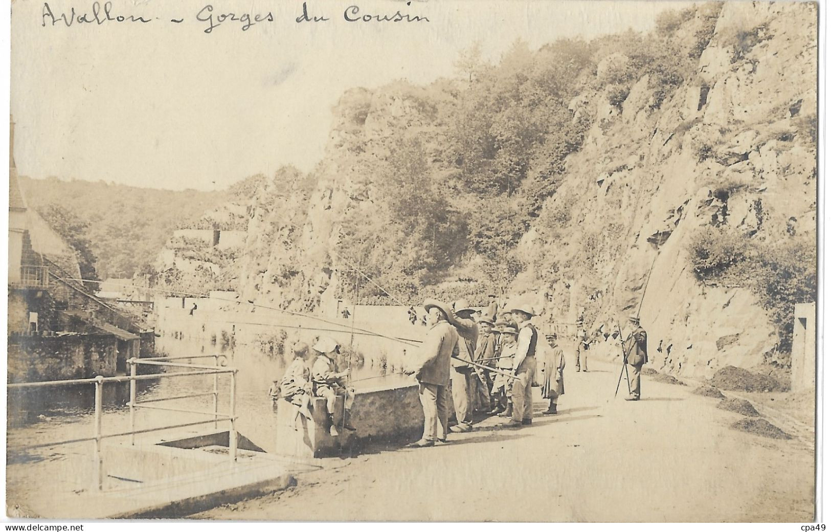 89     AVALLON  CARTE  PHOTO  GORGES  DU  COUSIN  PECHEURS  A  LA  LIGNES - Avallon