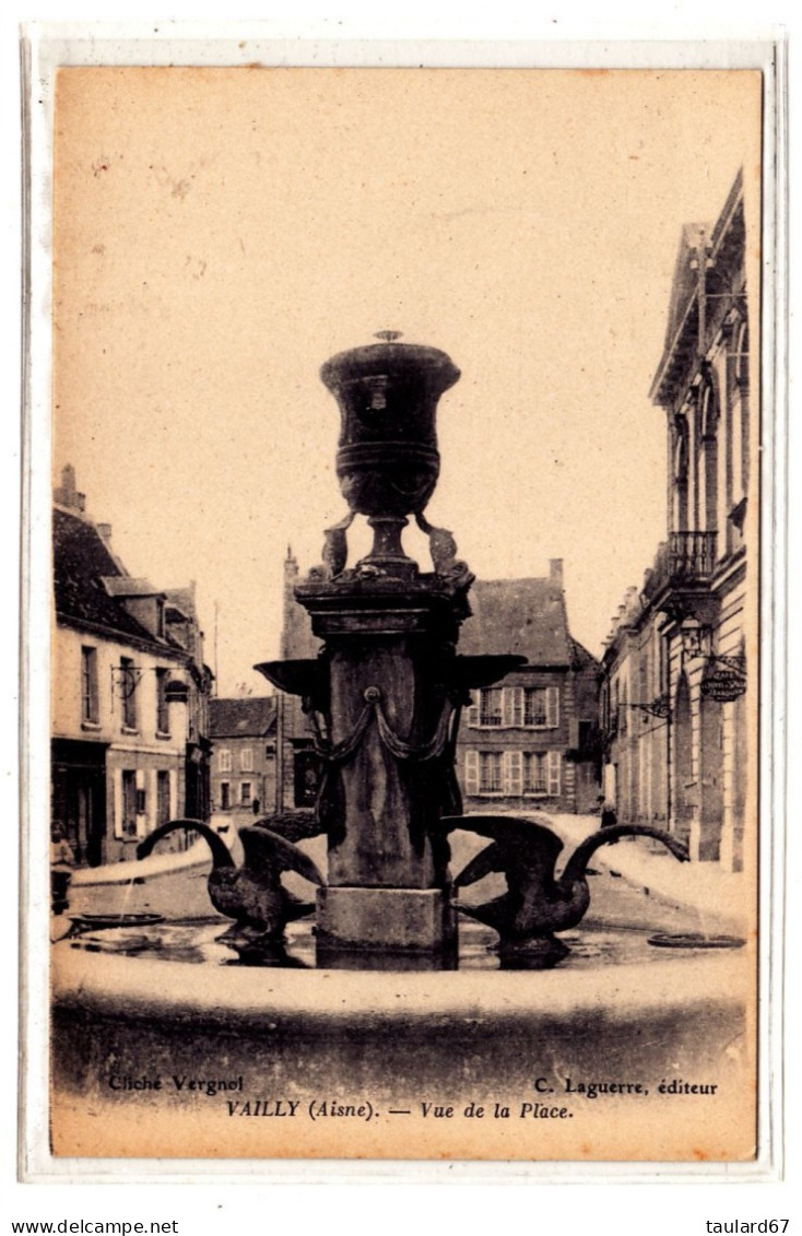 Vailly Vue De La Place - Vic Sur Aisne