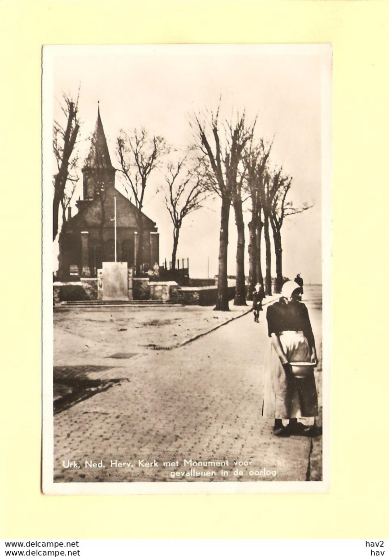 Urk Ned. Hervormde Kerk En Monument 1950 RY33800 - Urk