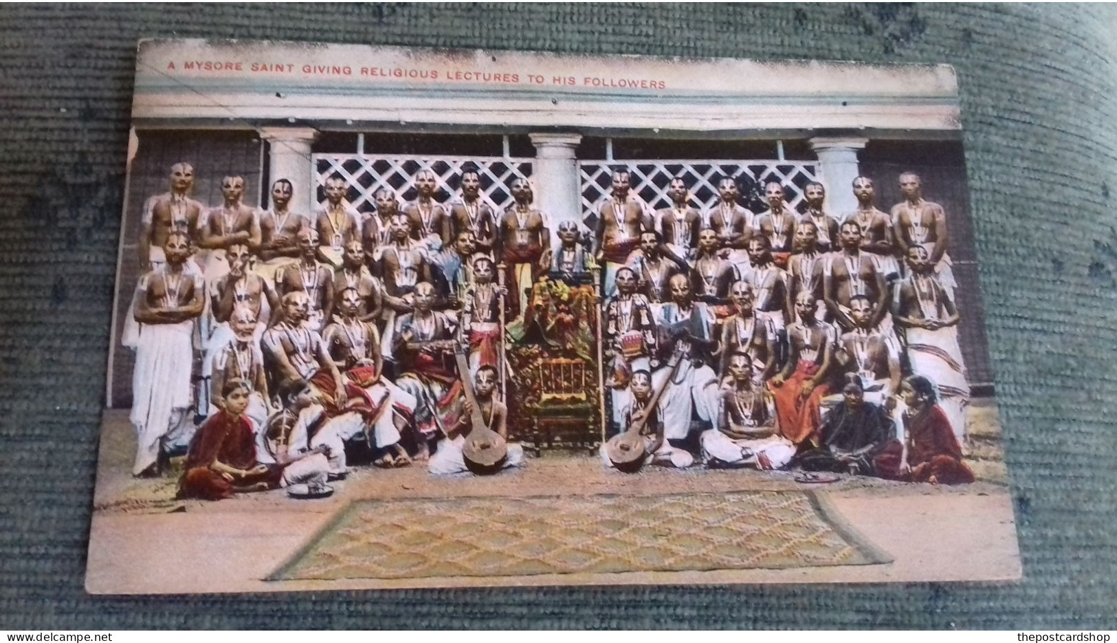 INDIA A MYSORE SAINT GIVING RELIGIOUS LECTURES TO HIS FOLLOWERS - Inde