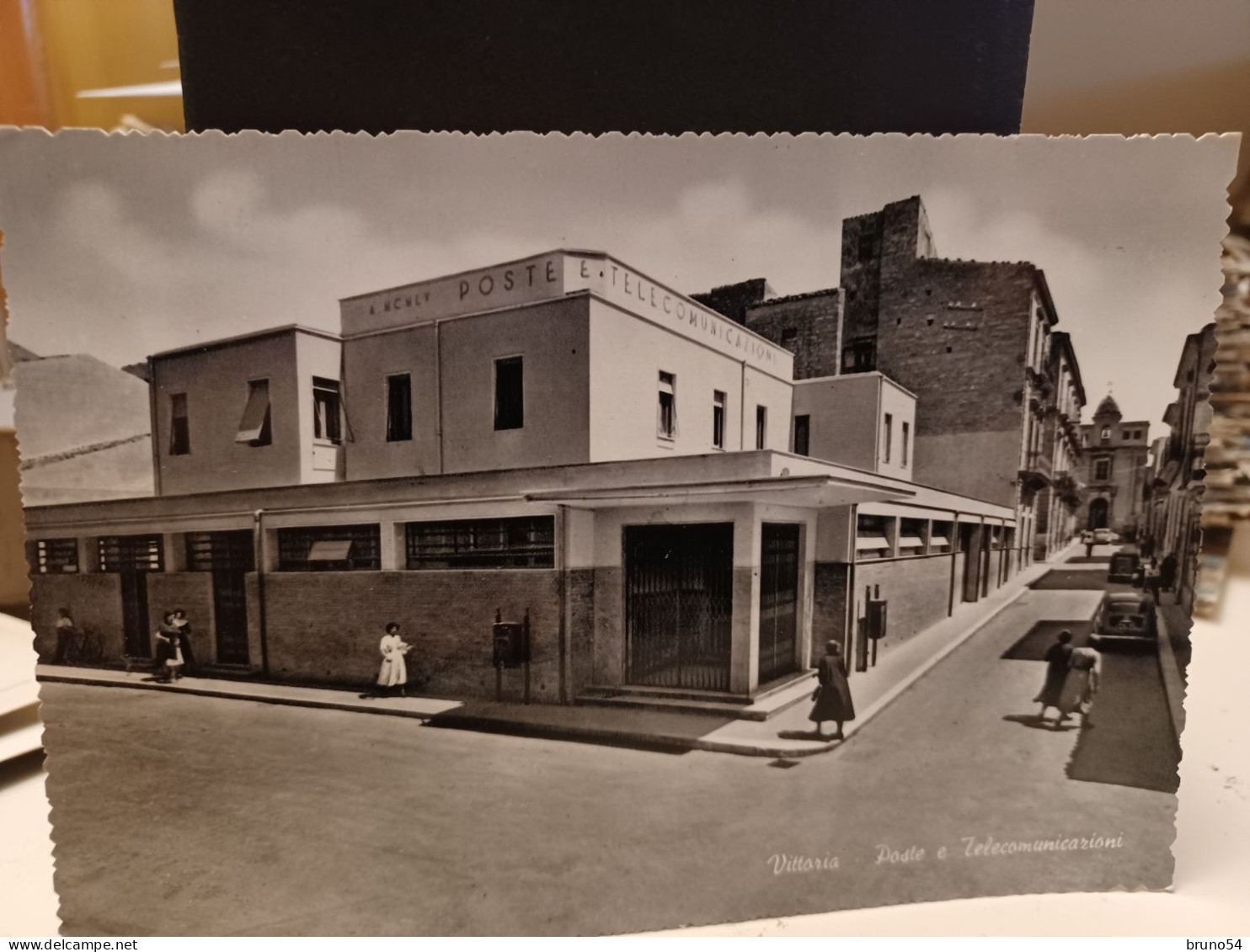 2 Cartoline Vittoria Prov Ragusa  Piazza Del Popolo , Auto Anni 50, Poste E Telecomunicazioni - Ragusa